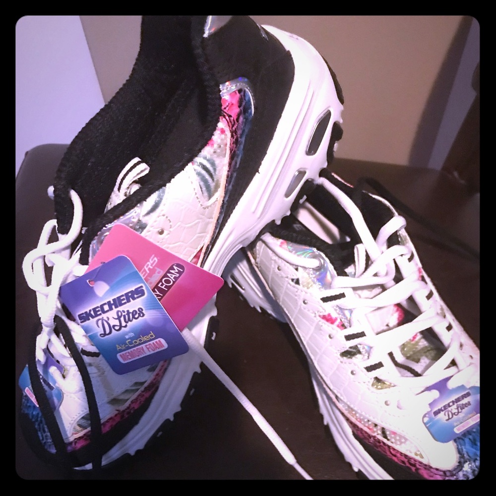 Sketchers D’Lites Memory Foam sneakers